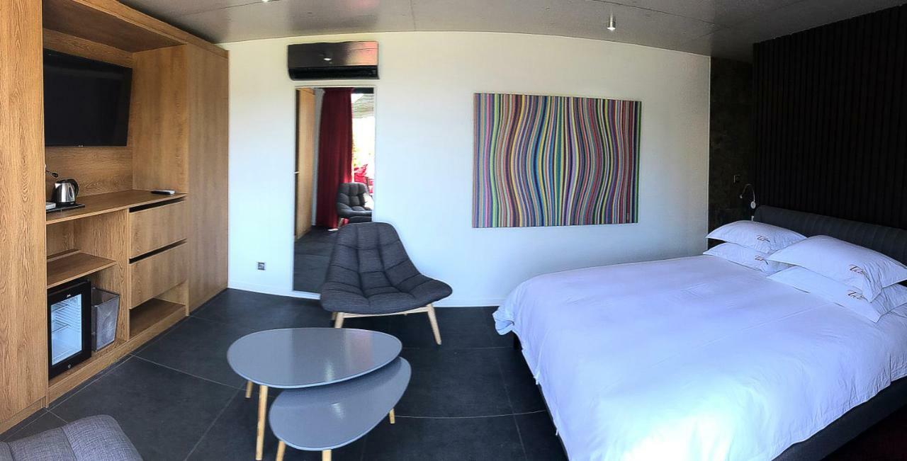 The Address Cassis